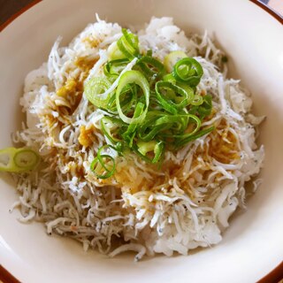 ごま油香るしらす丼